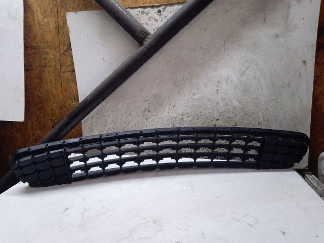 bontott MINI COUNTRYMAN Első Lökhárító Alsó Középső Díszrács