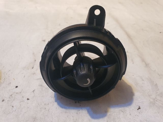 bontott MINI COUNTRYMAN Középső Szellőző