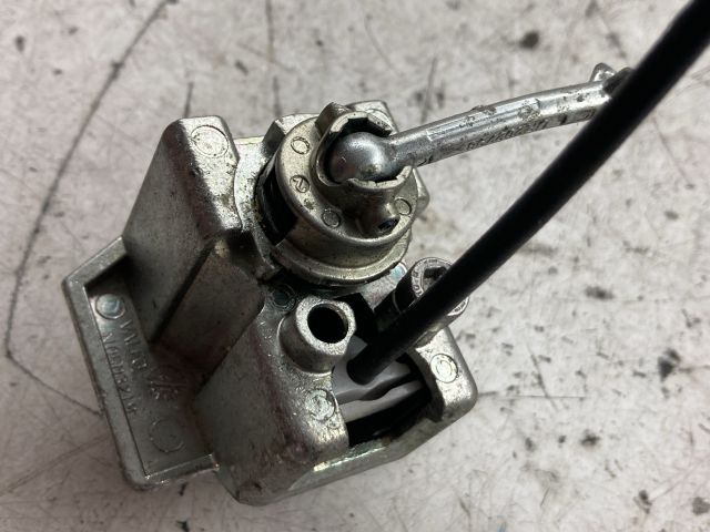 bontott MINI HATCHBACK Bal első Zárbetét