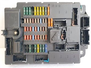 bontott MINI HATCHBACK Biztosítéktábla Utastér