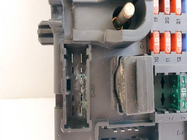 bontott MINI HATCHBACK Biztosítéktábla Utastér