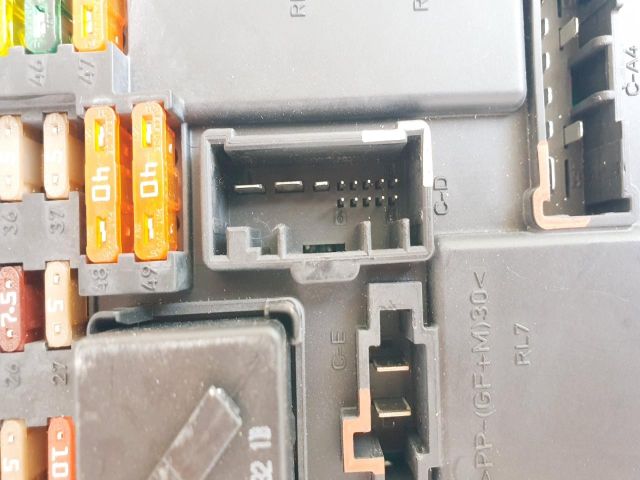 bontott MINI HATCHBACK Biztosítéktábla Utastér