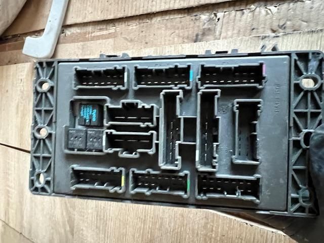 bontott MINI HATCHBACK Biztosítéktábla Motortér