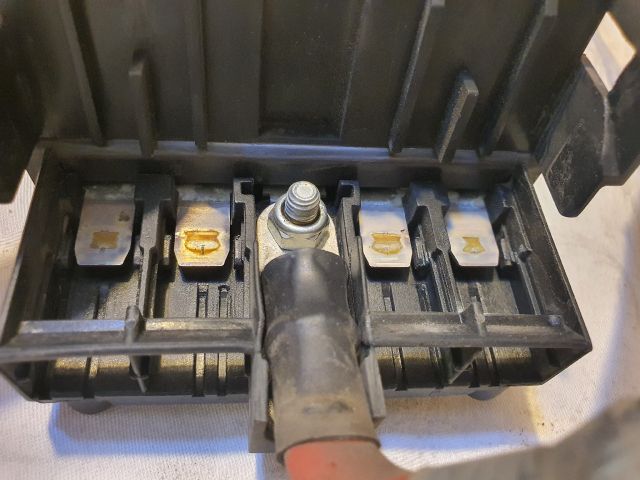 bontott MINI HATCHBACK Biztosítéktábla Motortér