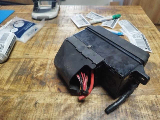 bontott MINI HATCHBACK Biztosítéktábla Motortér