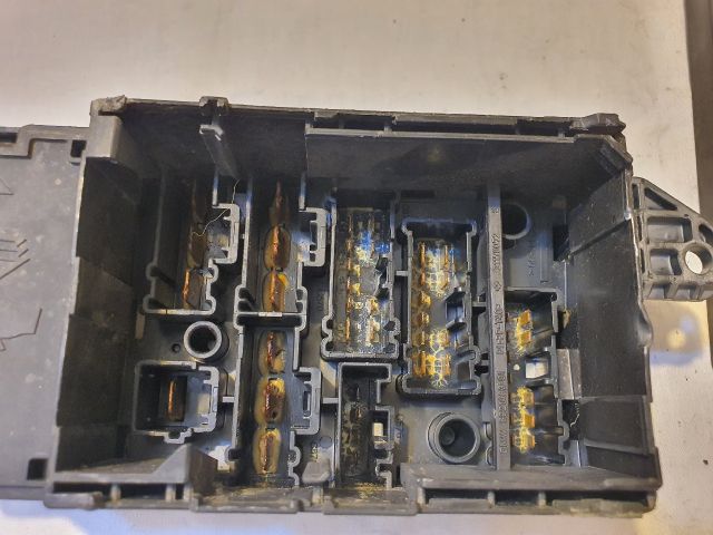 bontott MINI HATCHBACK Biztosítéktábla Motortér