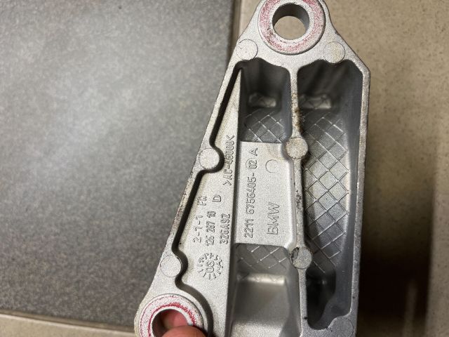 bontott MINI HATCHBACK Motor Tartó Bak Jobb