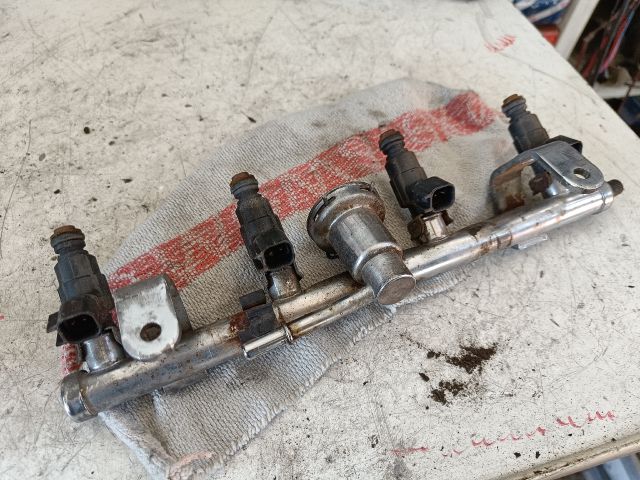 bontott MINI HATCHBACK Porlasztó Sor / Híd