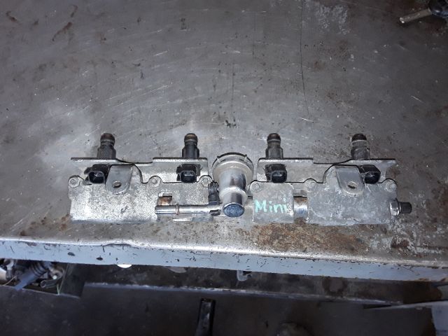 bontott MINI HATCHBACK Porlasztó Sor / Híd