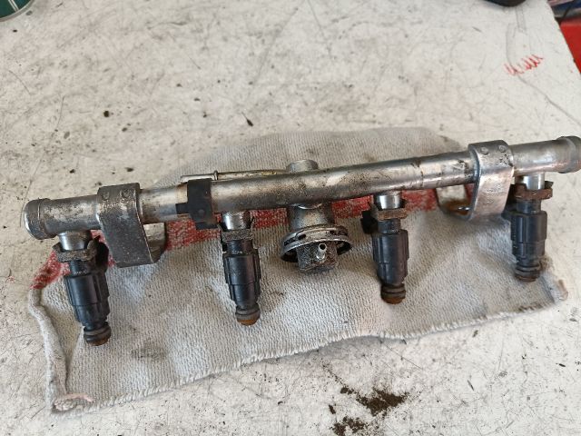 bontott MINI HATCHBACK Porlasztó Sor / Híd