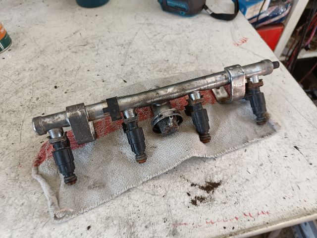 bontott MINI HATCHBACK Porlasztó Sor / Híd