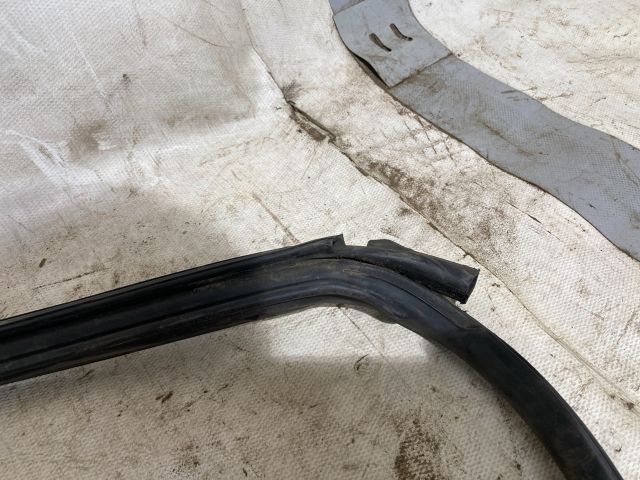 bontott MINI HATCHBACK Jobb első Gumikéder