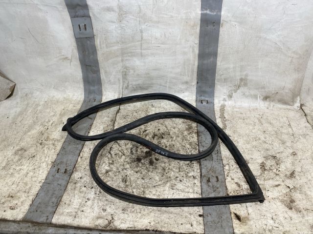 bontott MINI HATCHBACK Jobb első Gumikéder