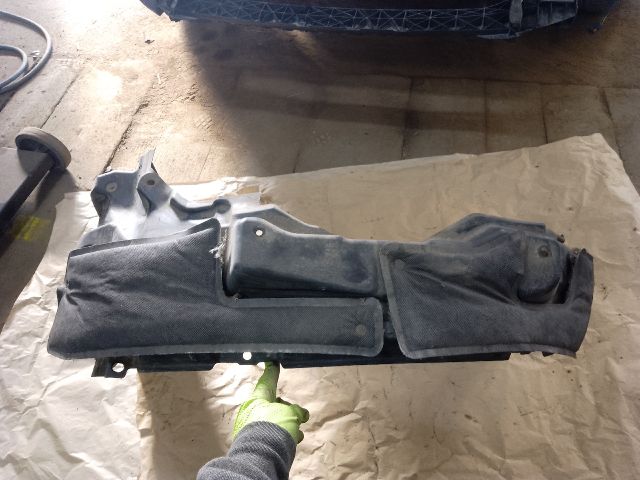 bontott MITSUBISHI ASX Bal első Dobbetét (Kerékjárati, Műanyag)