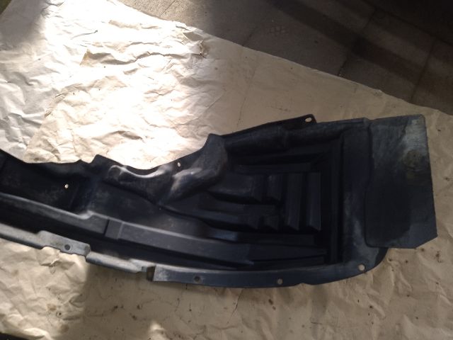 bontott MITSUBISHI ASX Bal első Dobbetét (Kerékjárati, Műanyag)