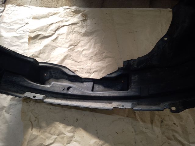 bontott MITSUBISHI ASX Bal első Dobbetét (Kerékjárati, Műanyag)