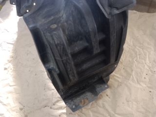 bontott MITSUBISHI ASX Bal első Dobbetét (Kerékjárati, Műanyag)