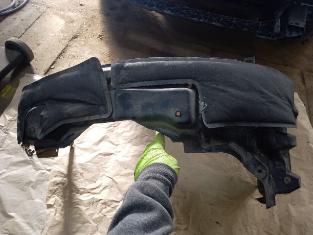 bontott MITSUBISHI ASX Bal első Dobbetét (Kerékjárati, Műanyag)