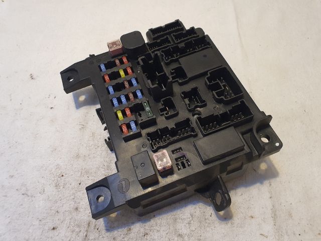 bontott MITSUBISHI ASX Biztosítéktábla Utastér