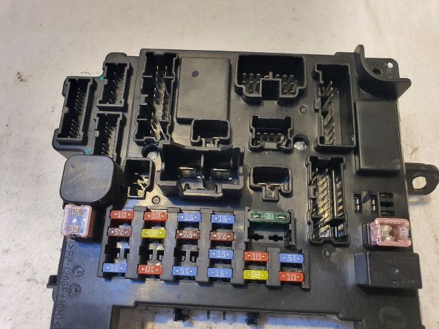 bontott MITSUBISHI ASX Biztosítéktábla Utastér