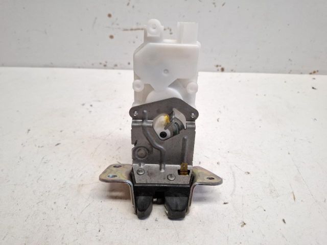 bontott MITSUBISHI ASX Csomagtérajtó Zárszerkezet