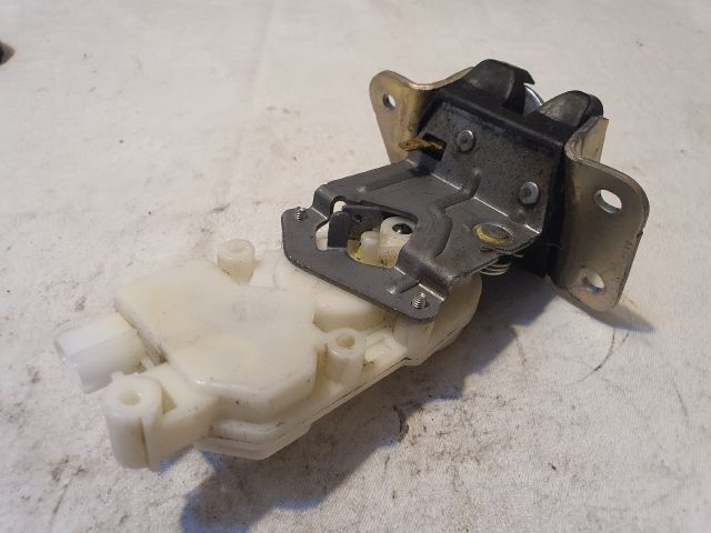 bontott MITSUBISHI ASX Csomagtérajtó Zárszerkezet