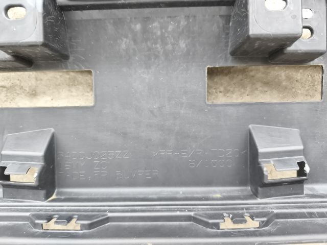 bontott MITSUBISHI ASX Első Lökhárító (Részeivel)