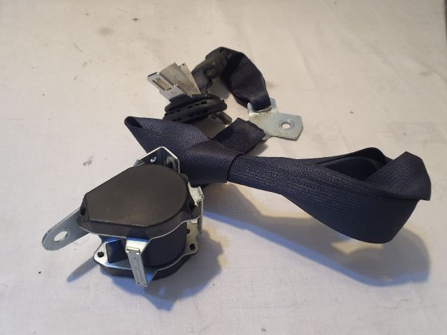 bontott MITSUBISHI ASX Hátsó középső Biztonsági Öv