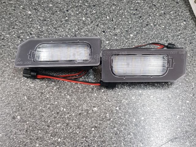 bontott MITSUBISHI ASX Hátsó Rendszámtábla Világítás