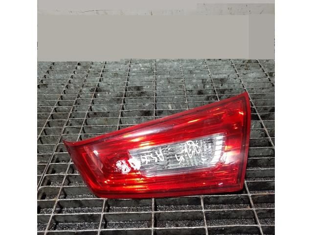 bontott MITSUBISHI ASX Jobb Belső Hátsó Lámpa