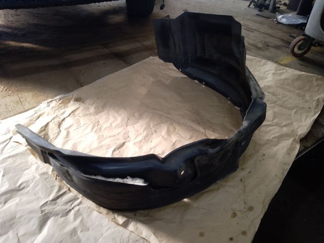 bontott MITSUBISHI ASX Jobb első Dobbetét (Kerékjárati, Műanyag)