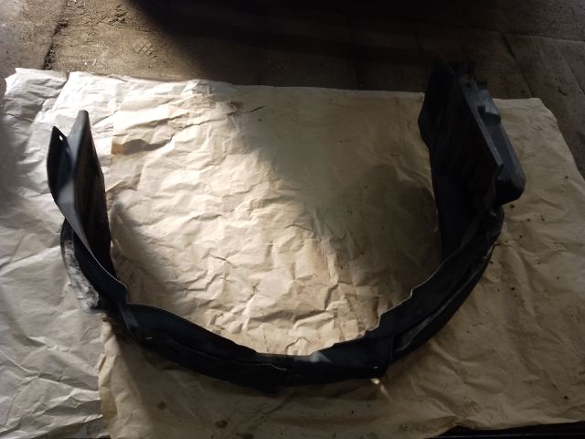 bontott MITSUBISHI ASX Jobb első Dobbetét (Kerékjárati, Műanyag)