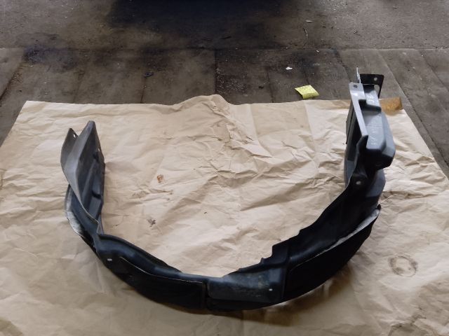 bontott MITSUBISHI ASX Jobb első Dobbetét (Kerékjárati, Műanyag)