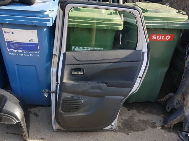 bontott MITSUBISHI ASX Jobb hátsó Ajtó (Részeivel)