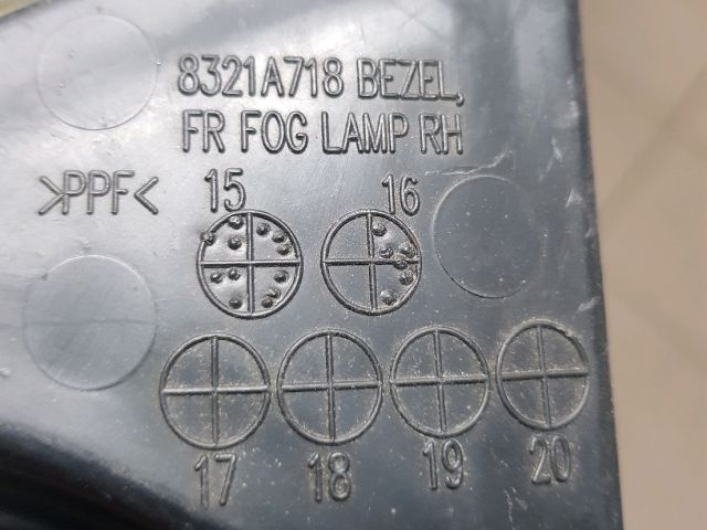 bontott MITSUBISHI ASX Jobb Ködfényszóró Lámpakeret