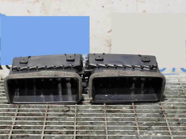 bontott MITSUBISHI ASX Középső Szellőző