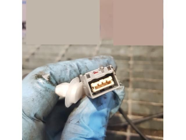 bontott MITSUBISHI ASX USB Aljzat