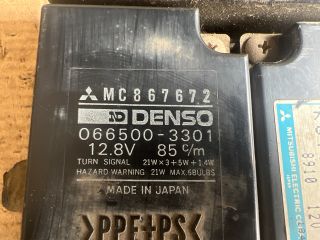 bontott MITSUBISHI Canter Biztosítéktábla Motortér