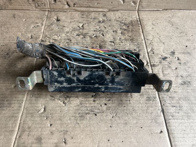 bontott MITSUBISHI Canter Biztosítéktábla Motortér