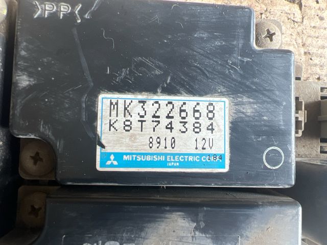 bontott MITSUBISHI Canter Biztosítéktábla Motortér