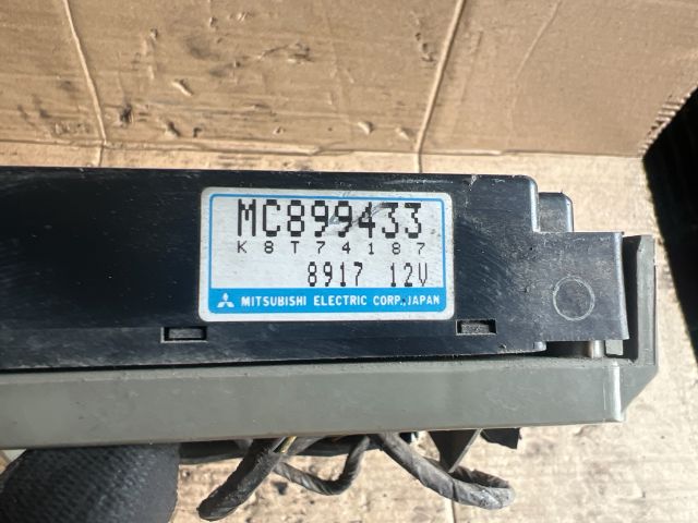 bontott MITSUBISHI Canter Biztosítéktábla Motortér
