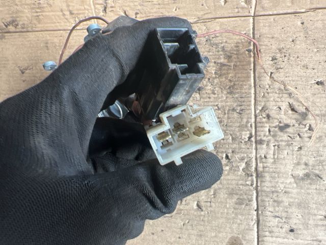 bontott MITSUBISHI Canter Gyújtáskapcsoló