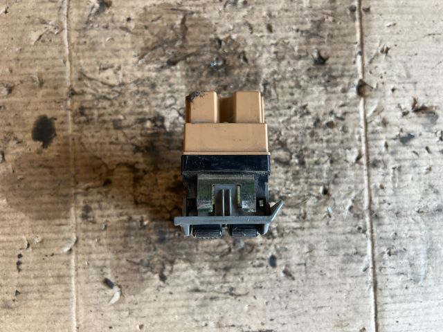 bontott MITSUBISHI Canter Bal első Ablakemelő Kapcsoló