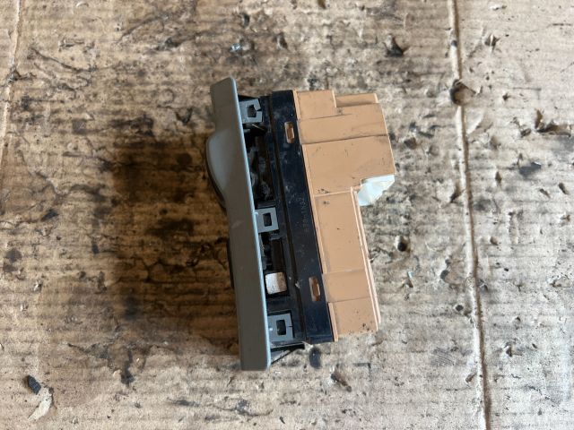 bontott MITSUBISHI Canter Bal első Ablakemelő Kapcsoló