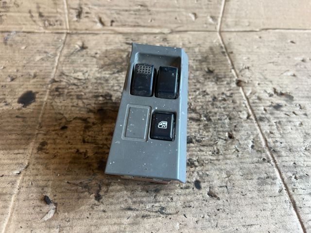 bontott MITSUBISHI Canter Bal első Ablakemelő Kapcsoló