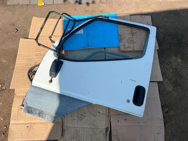 bontott MITSUBISHI Canter Bal első Ajtó (Üres lemez)