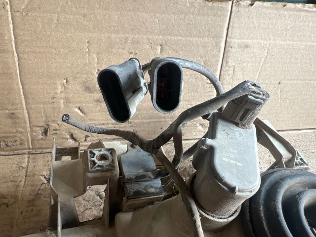 bontott MITSUBISHI Canter Bal Fényszóró