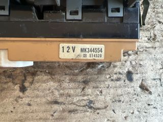 bontott MITSUBISHI Canter Jobb első Ablakemelő Kapcsoló