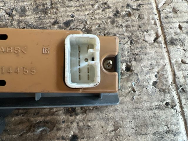 bontott MITSUBISHI Canter Jobb első Ablakemelő Kapcsoló