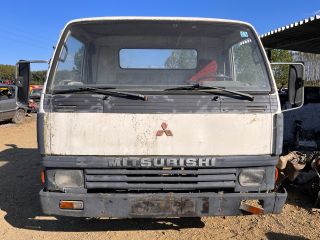 bontott MITSUBISHI Canter Jobb első Ajtó (Részeivel)